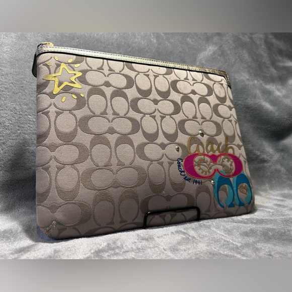 Coach Poppy Monogram iPad / Tablet Protective Sleeve - Picture 3 of 13